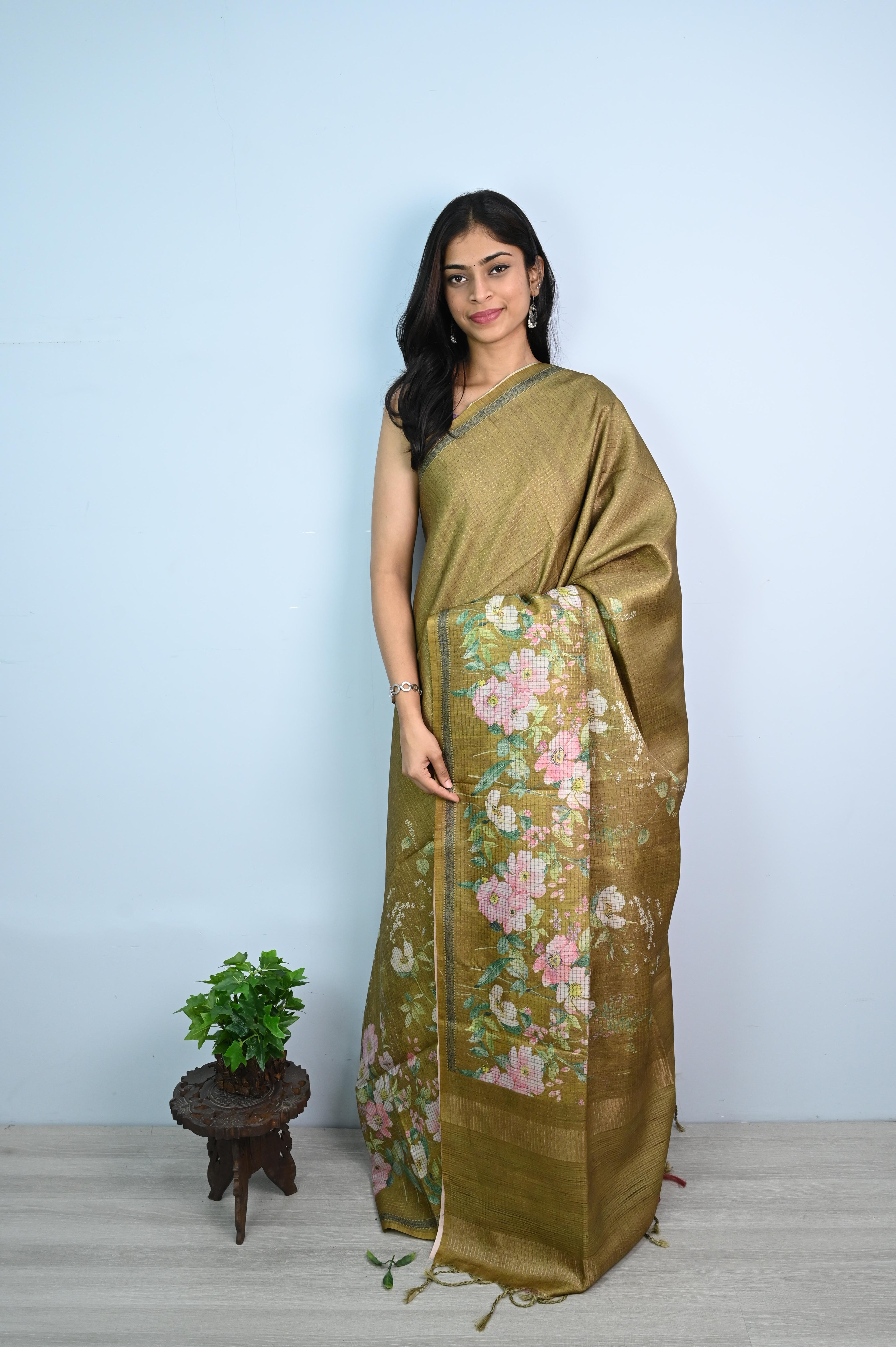 Tussar checks saree with Floral print