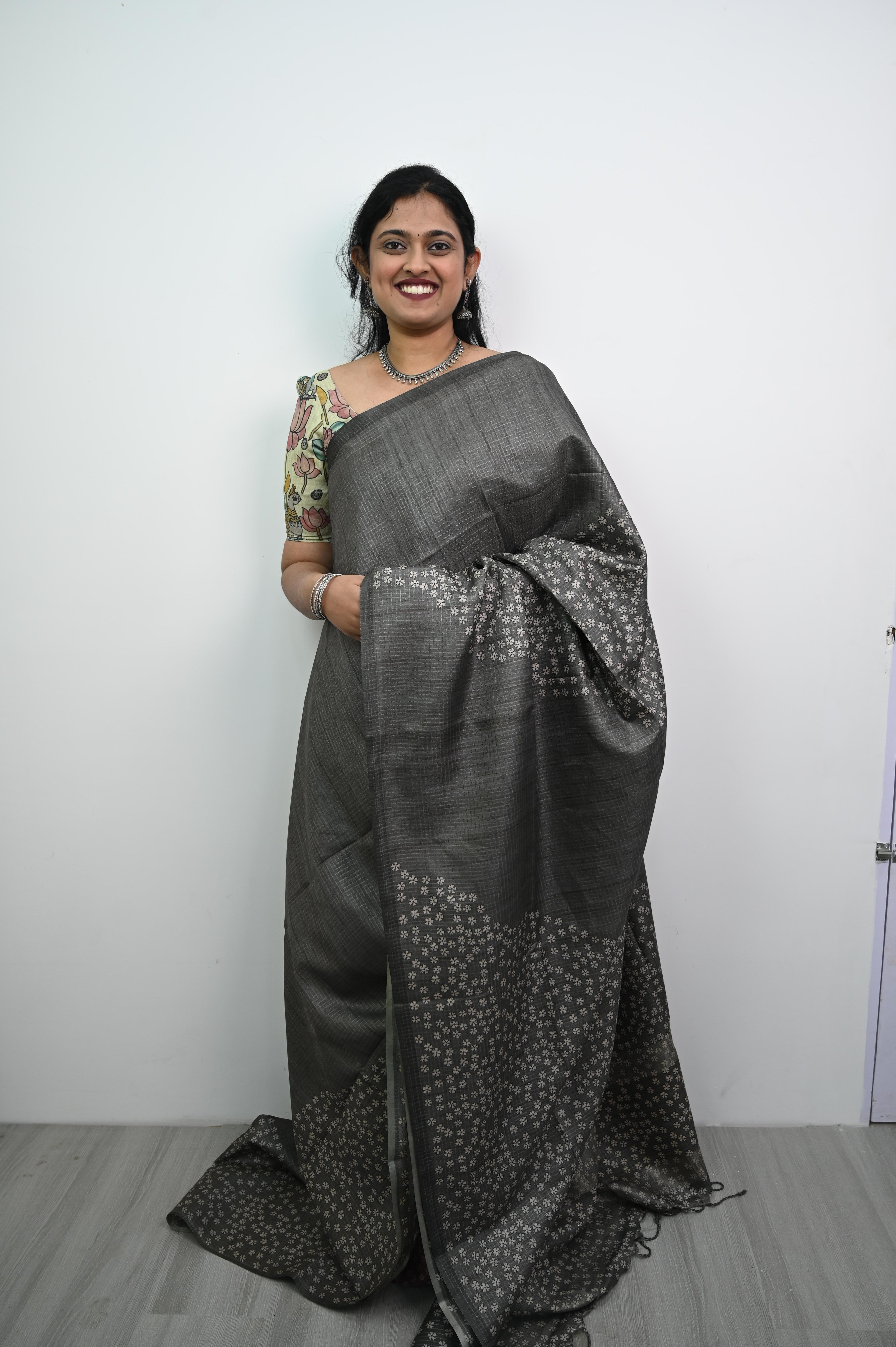 Tussar Checks Sarees With Floral Print Grey