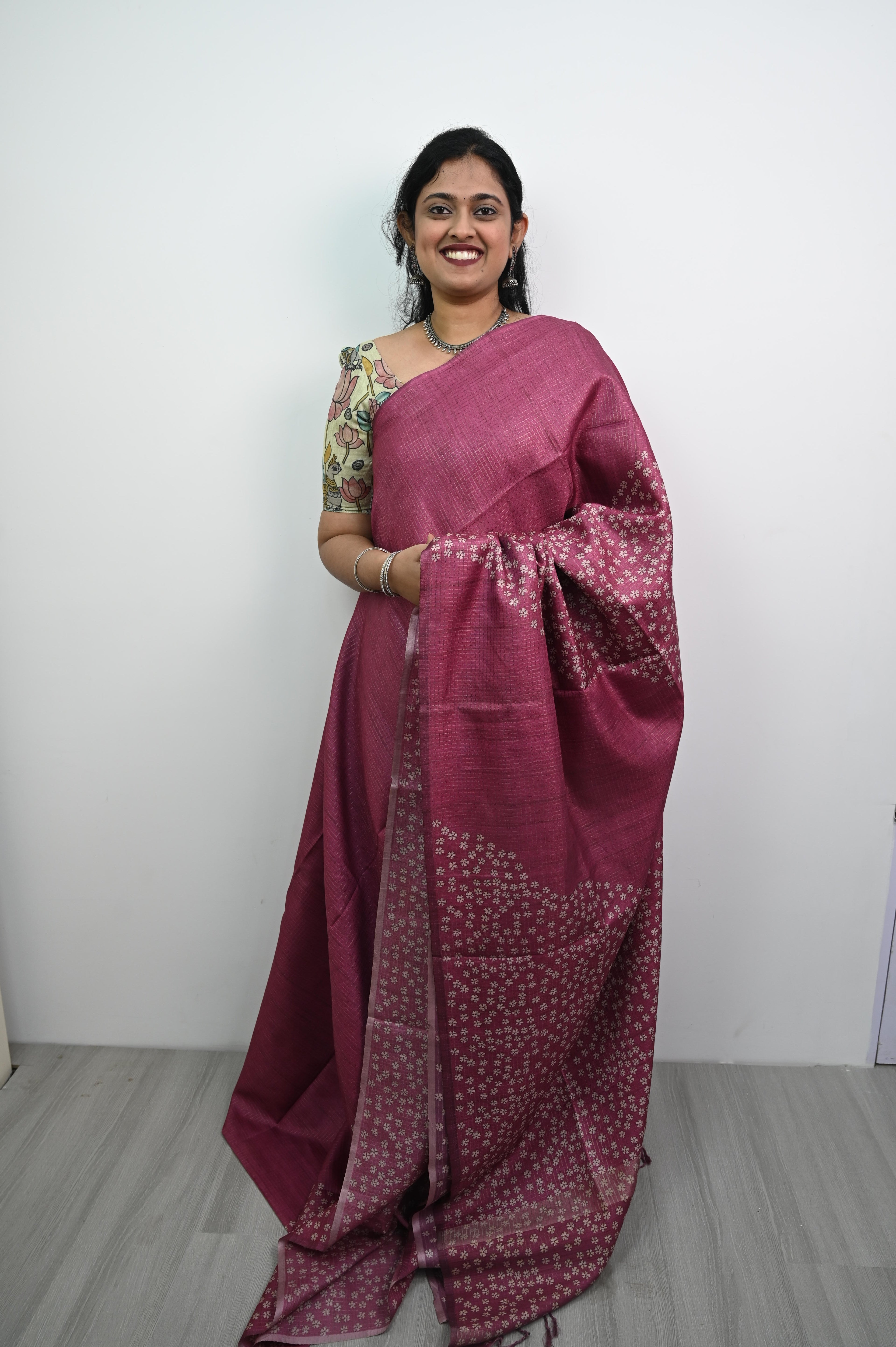 Tussar Checks Sarees With Floral Print Pink