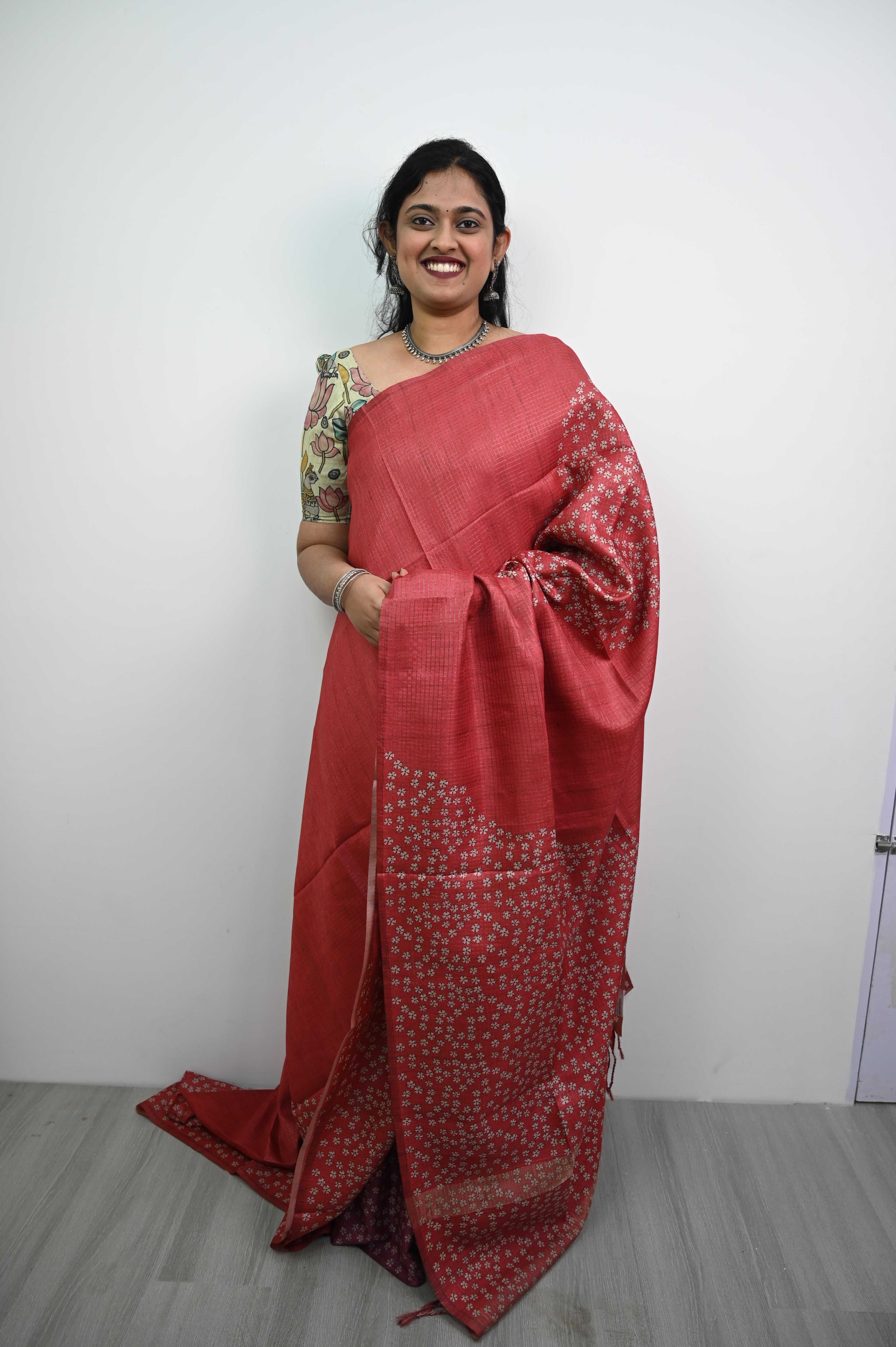 Tussar Checks Sarees With Floral Print Red