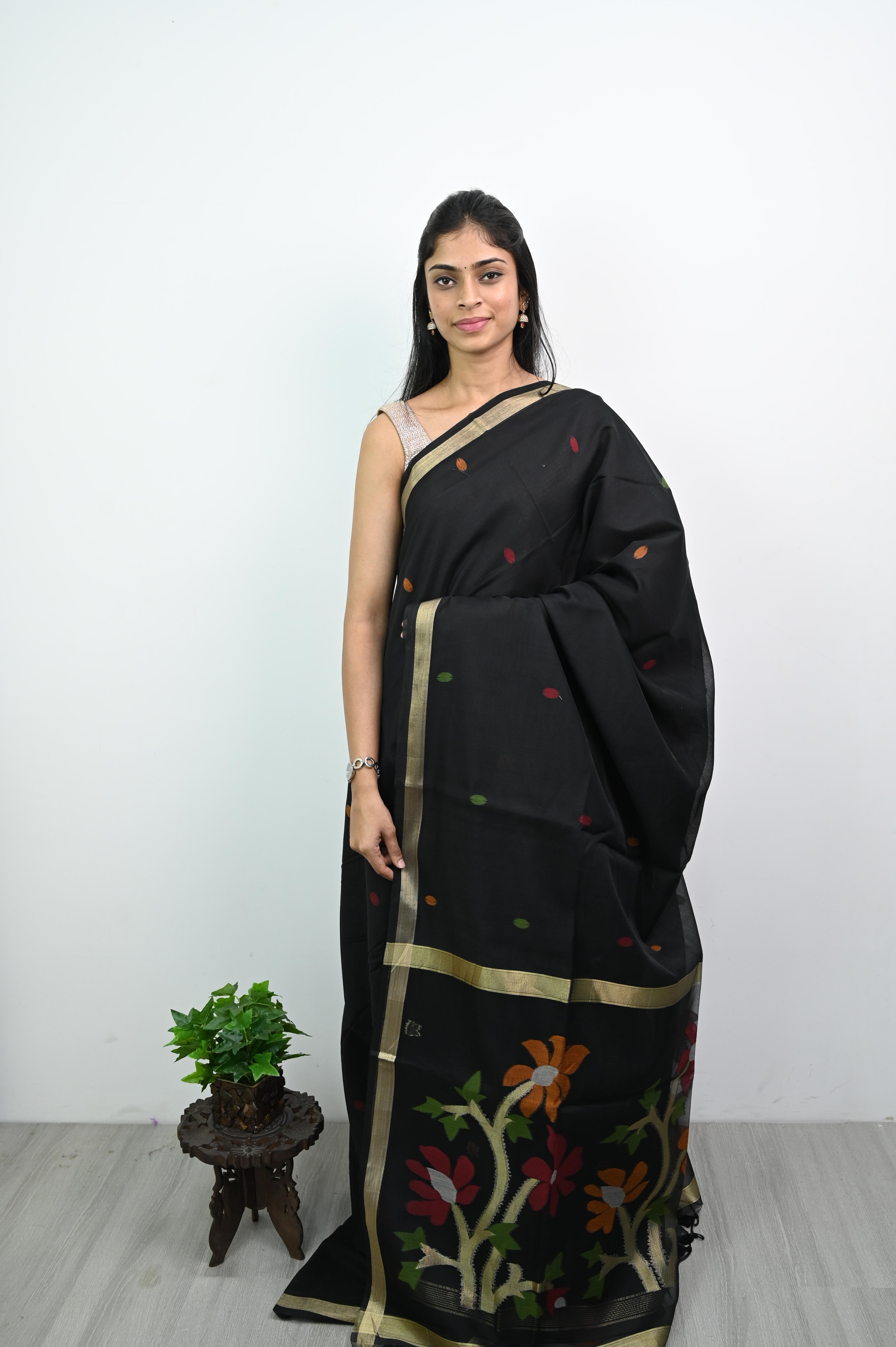 Floral weave Khadi Jamdani saree