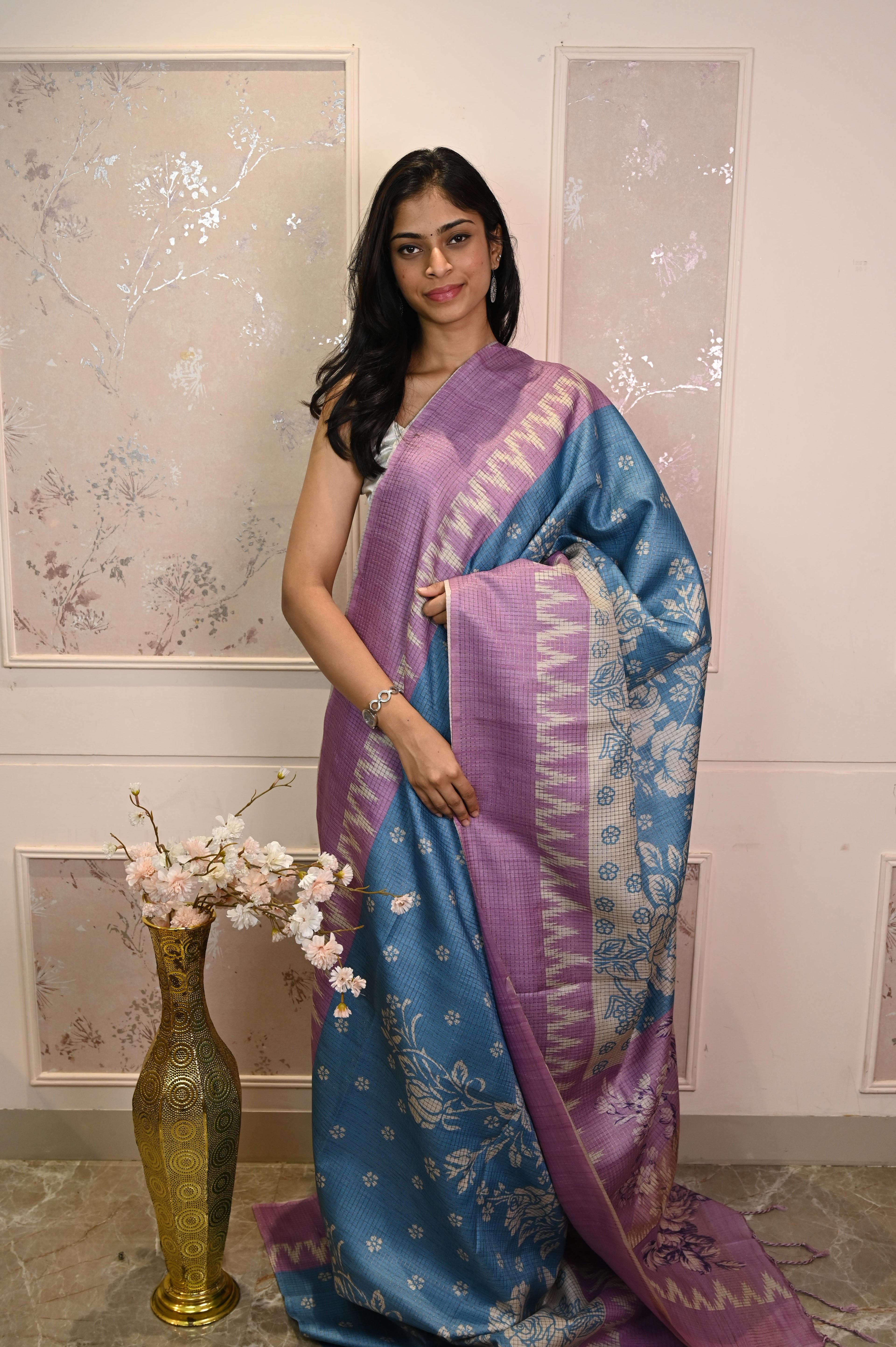 Tussar checks saree with Floral print