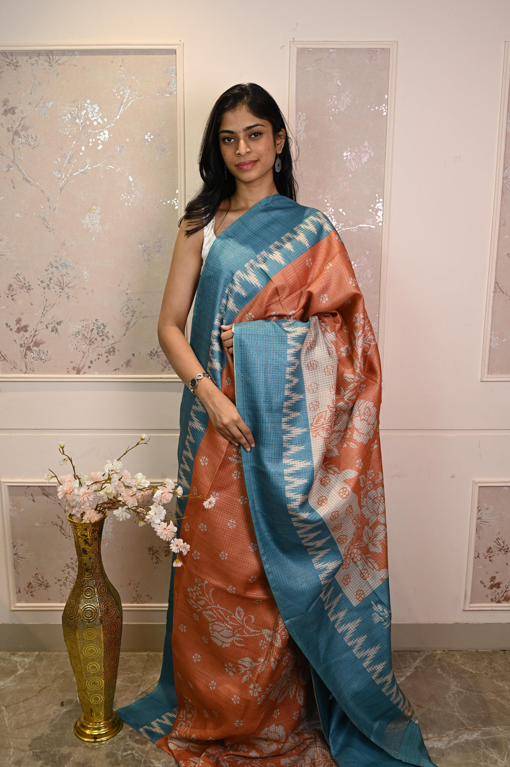 Tussar checks saree with Floral print