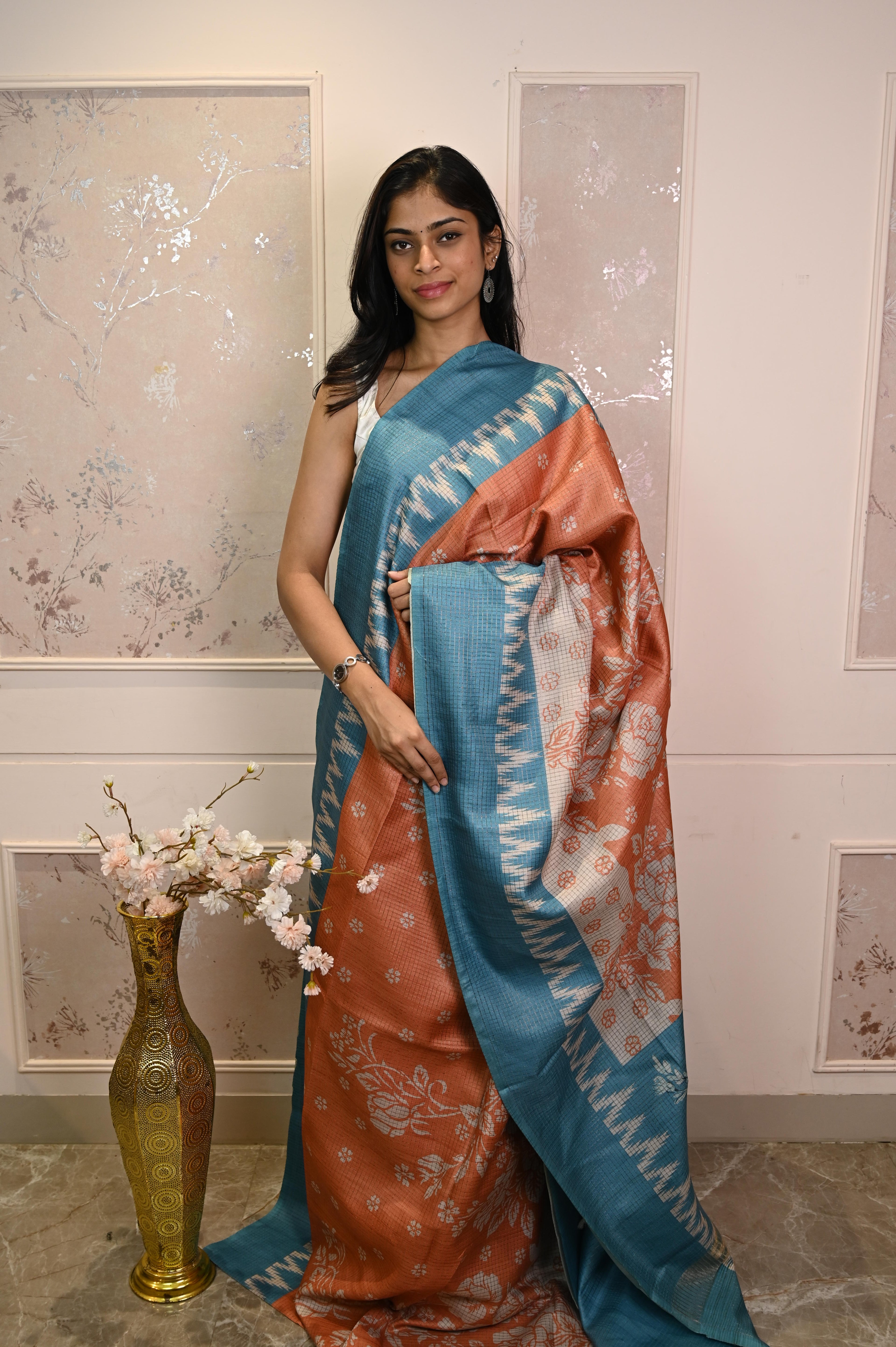 Tussar checks saree with Floral print