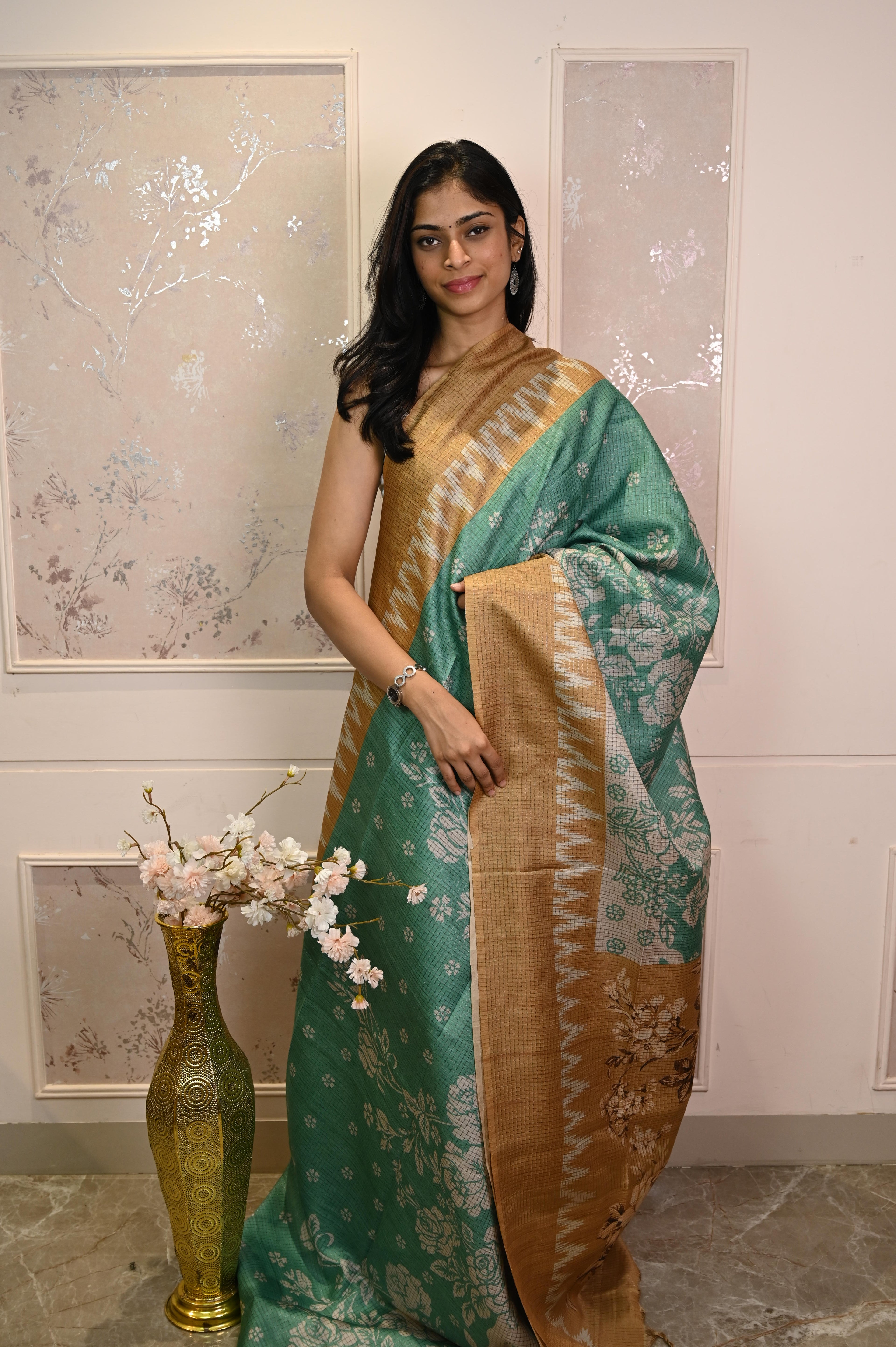 Tussar checks saree with Floral print