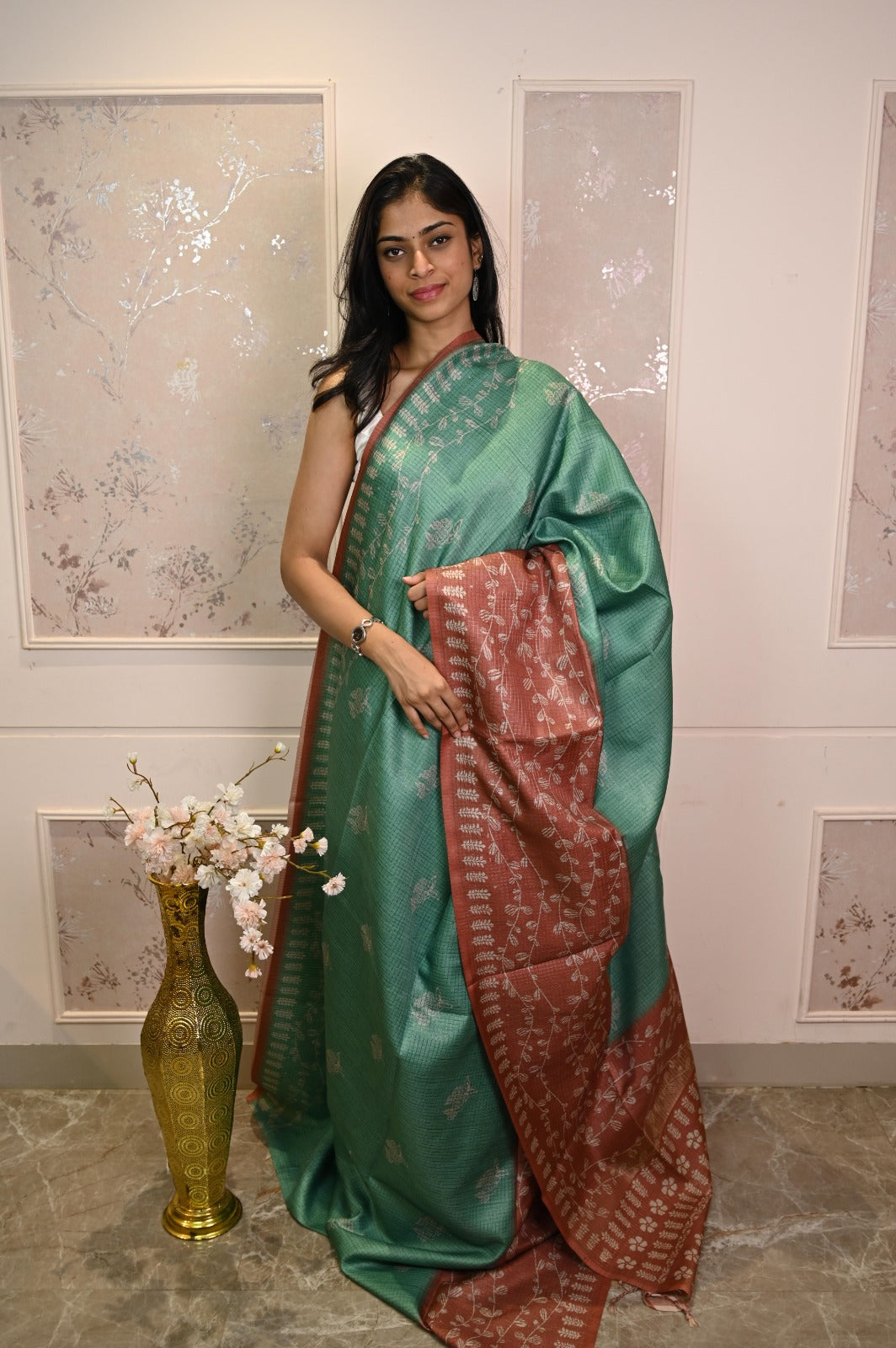 Tussar checks saree with Floral motif