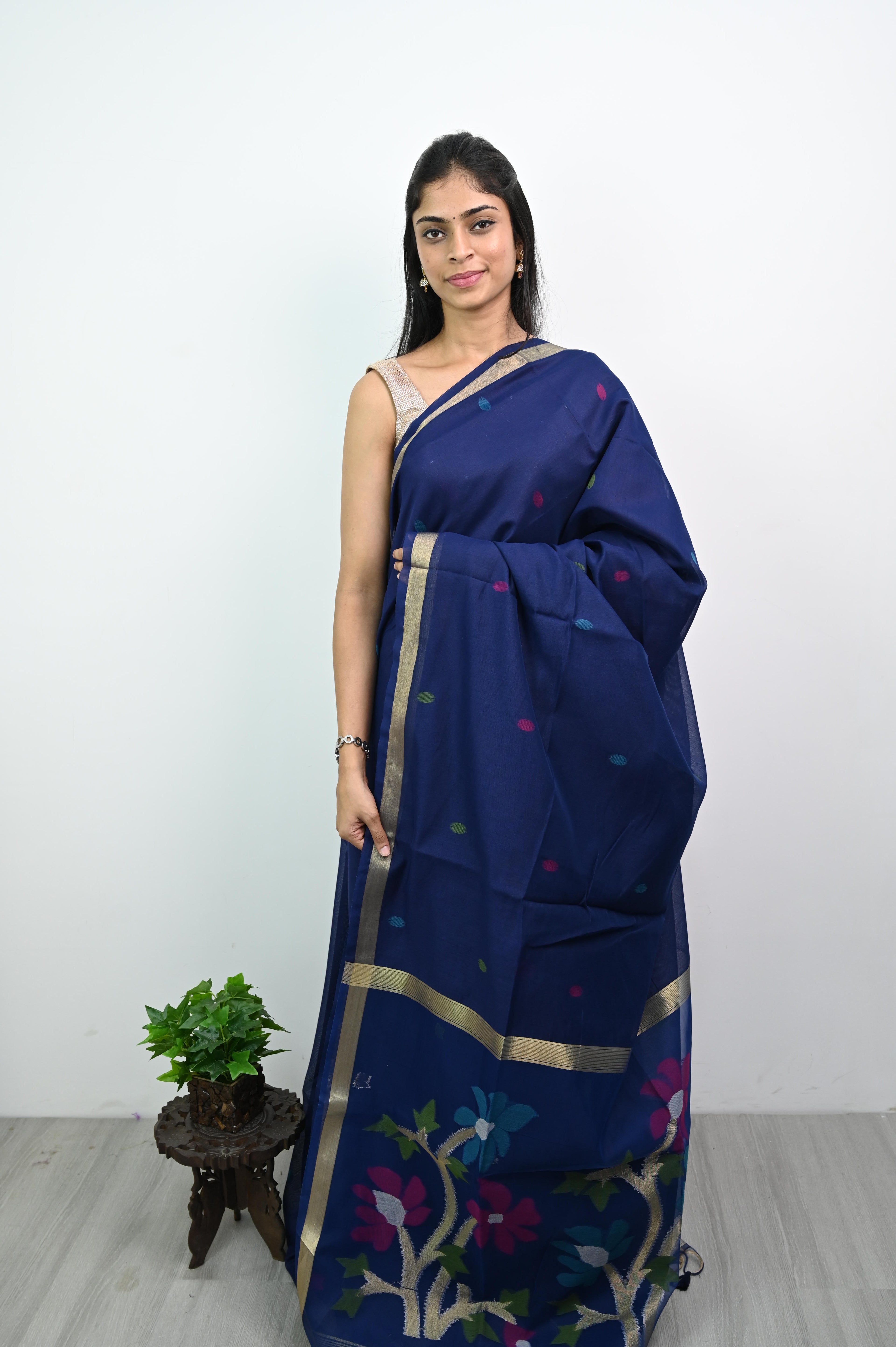Floral weave Khadi Jamdani saree
